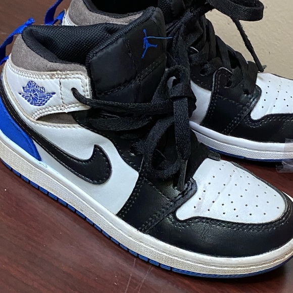 air jordan 1 mid se white hyper royal black